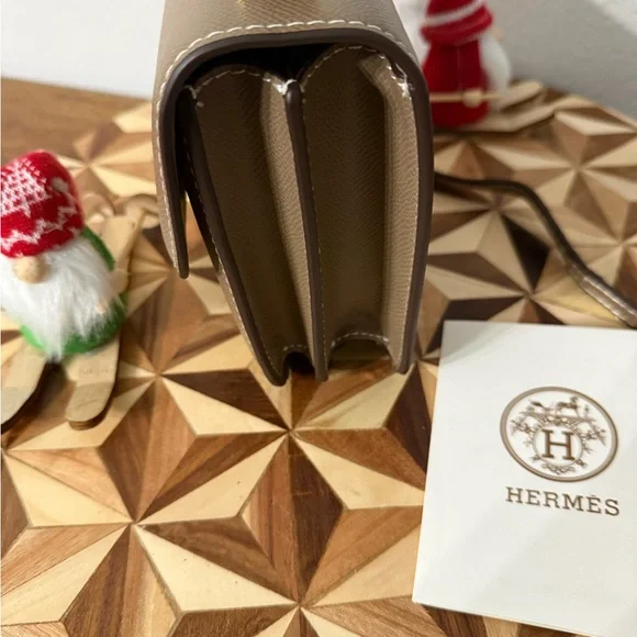 Hermes Tan Crossbody Bag with Gold Detail - Picture 7 of 8